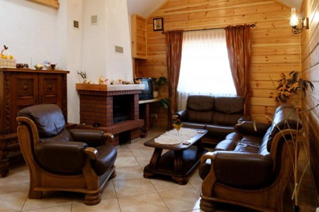 Pokoje Goscinne Na Skraju Puszczy Pogorzelce المظهر الخارجي الصورة